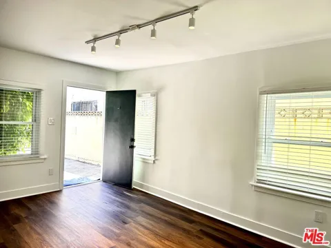 5724 La Mirada Avenue