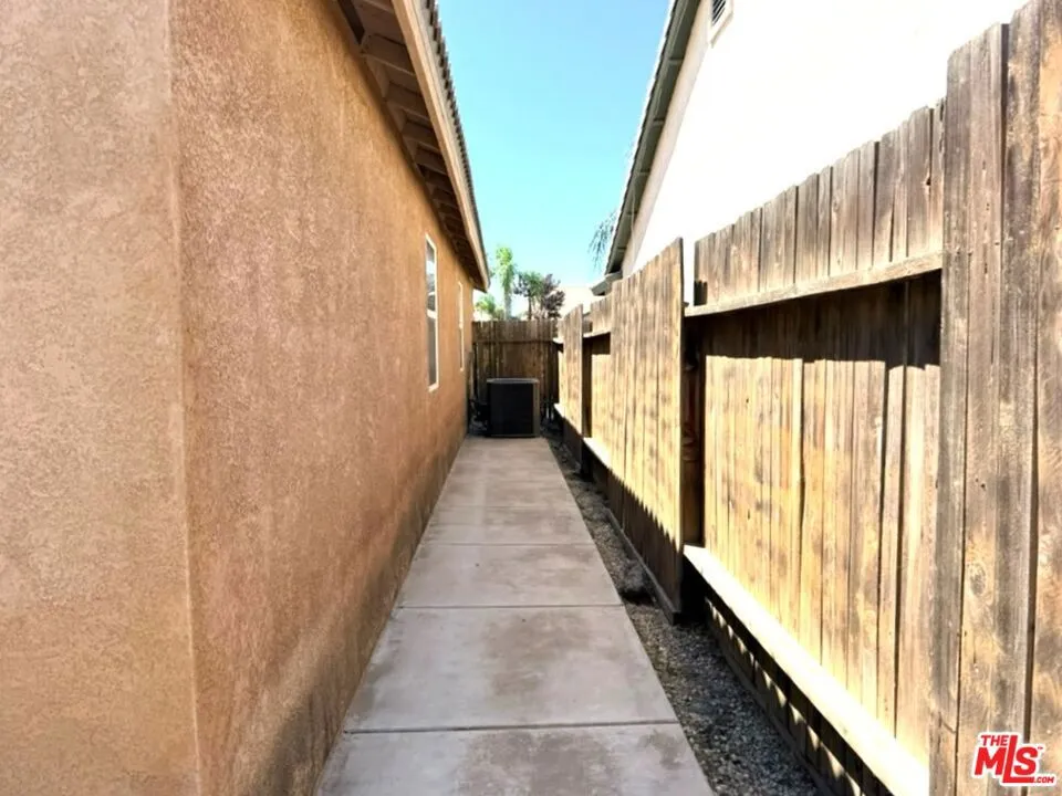 5116 Silver Clover Avenue Bakersfield, CA 93313