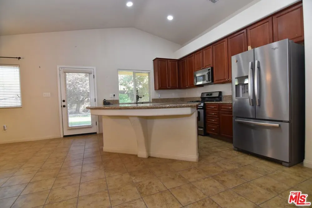 5116 Silver Clover Avenue Bakersfield, CA 93313