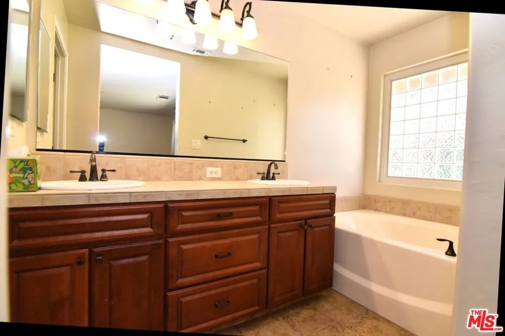 5116 Silver Clover Avenue Bakersfield, CA 93313