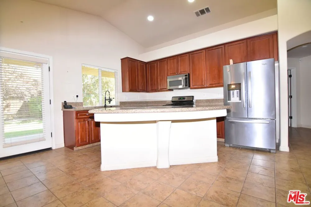 5116 Silver Clover Avenue Bakersfield, CA 93313
