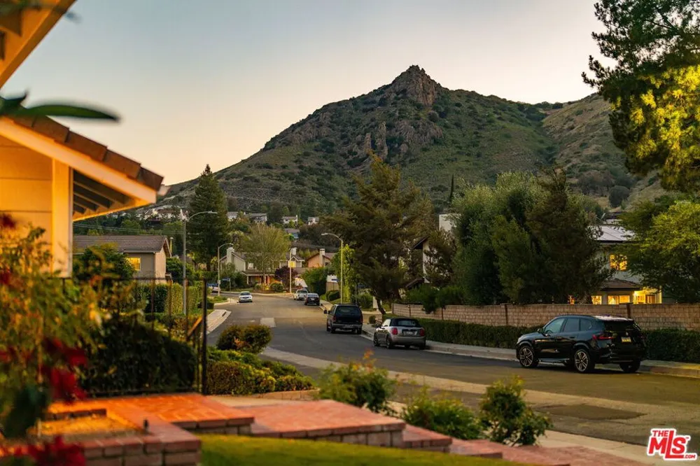 7262 Elmsbury Lane West Hills, CA 91307