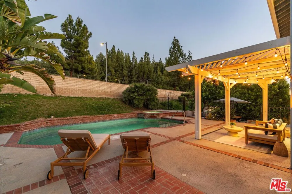 7262 Elmsbury Lane West Hills, CA 91307