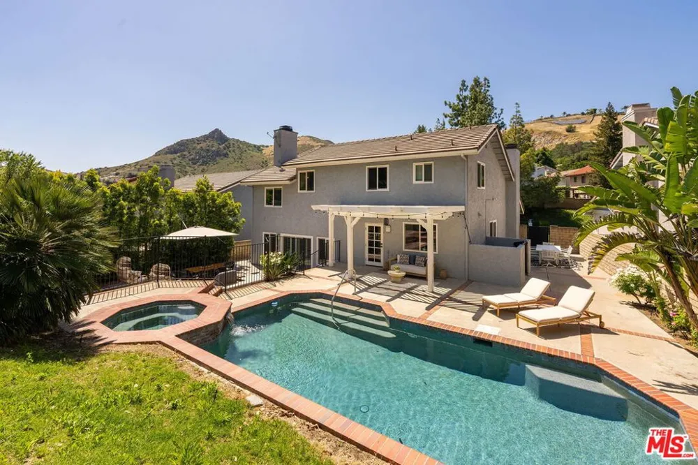 7262 Elmsbury Lane West Hills, CA 91307