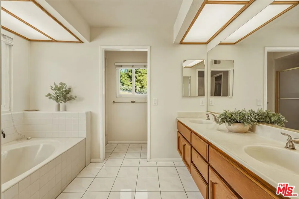 7262 Elmsbury Lane West Hills, CA 91307