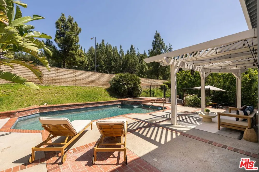 7262 Elmsbury Lane West Hills, CA 91307