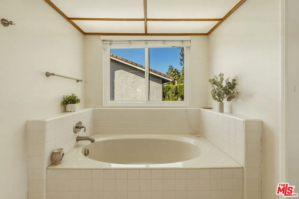 7262 Elmsbury Lane West Hills, CA 91307