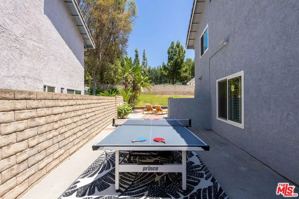 7262 Elmsbury Lane West Hills, CA 91307