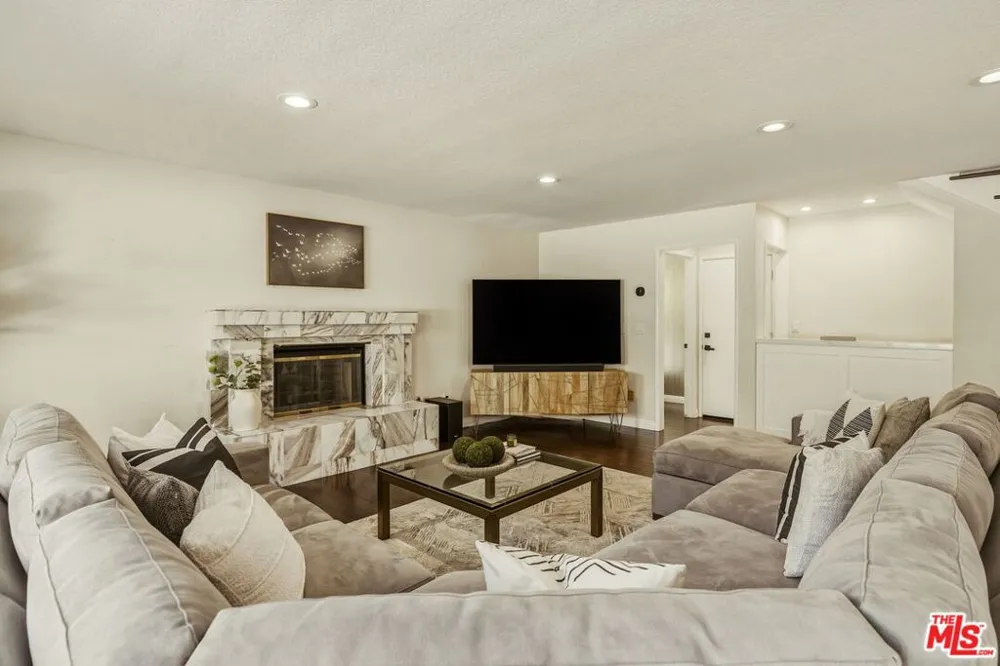 7262 Elmsbury Lane West Hills, CA 91307