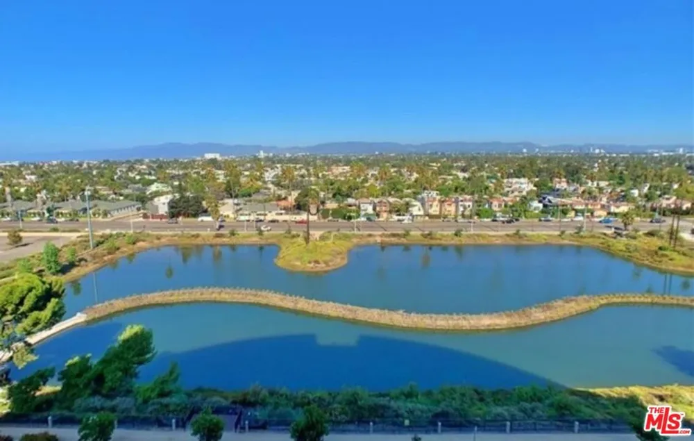 4265 Marina City Drive #917 Marina del Rey, CA 90292
