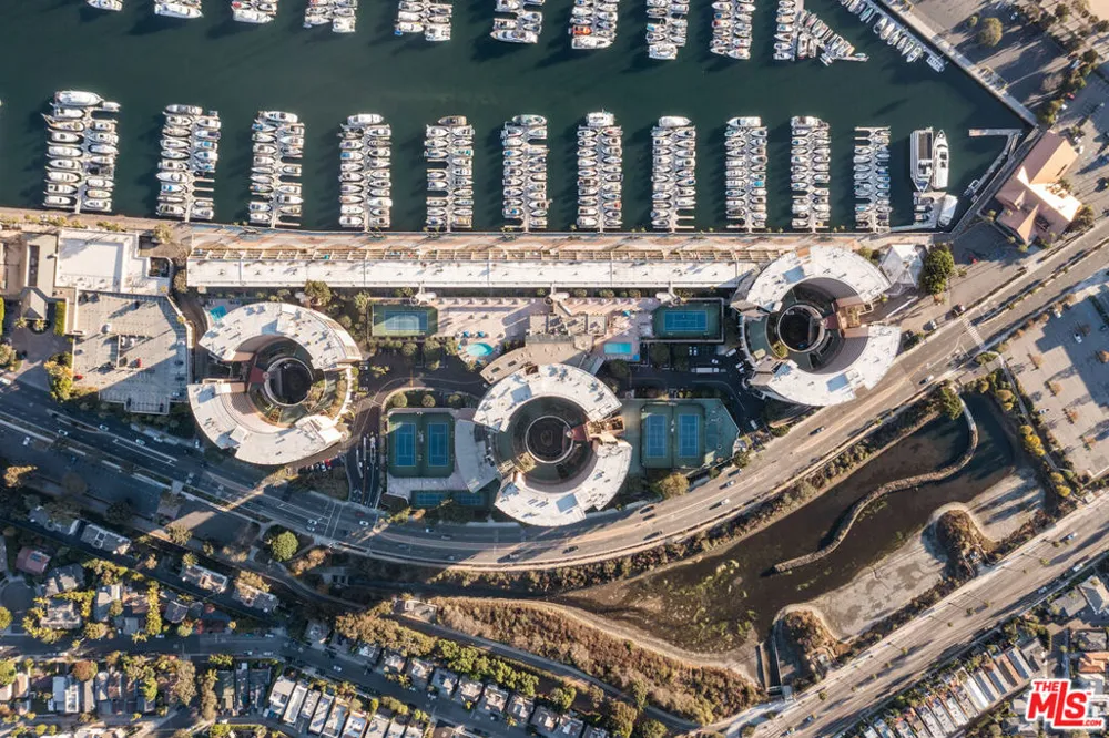 4265 Marina City Drive #917 Marina del Rey, CA 90292
