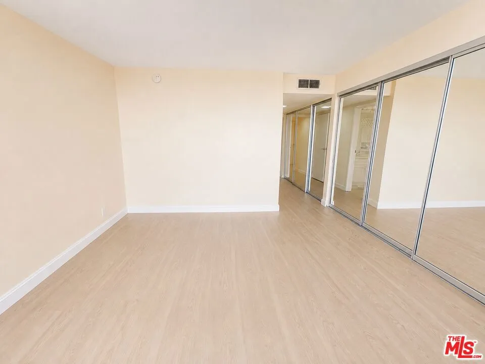 4265 Marina City Drive #917 Marina del Rey, CA 90292