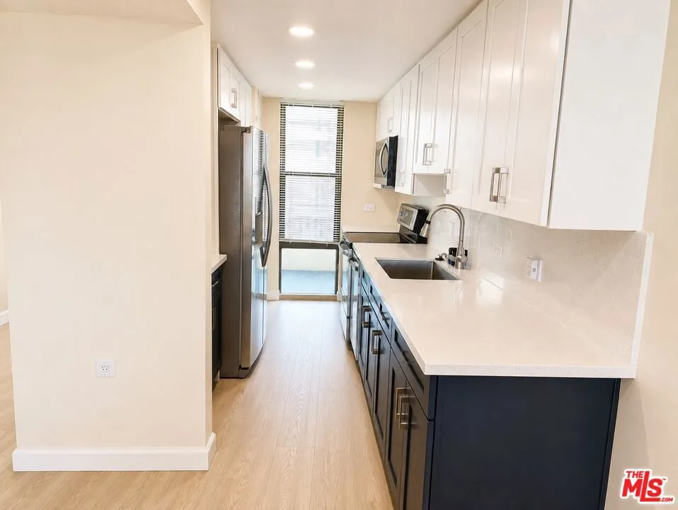 4265 Marina City Drive #917 Marina del Rey, CA 90292