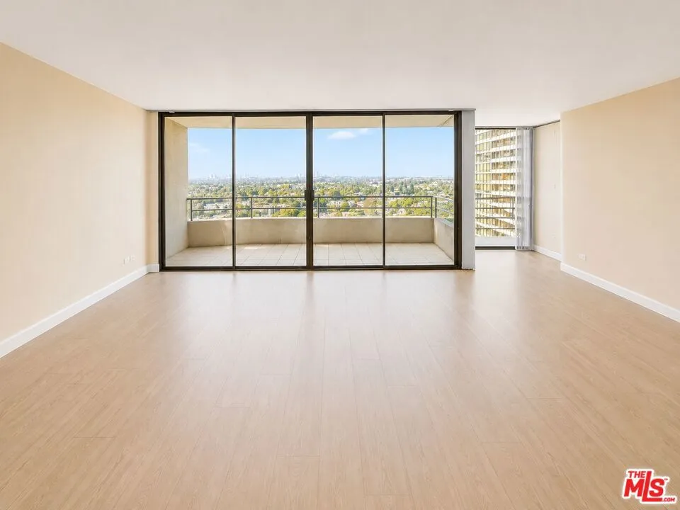 4265 Marina City Drive #917 Marina del Rey, CA 90292