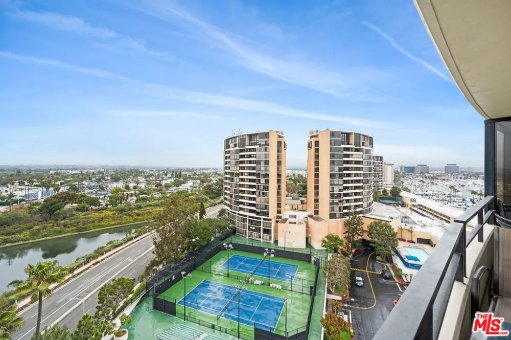 4265 Marina City Drive #917 Marina del Rey, CA 90292