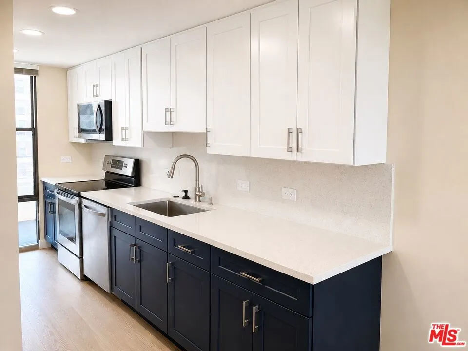 4265 Marina City Drive #917 Marina del Rey, CA 90292