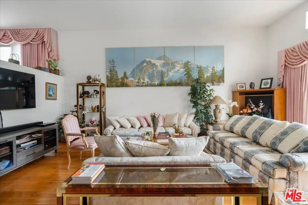 7307 Hannum Avenue Culver City, CA 90230