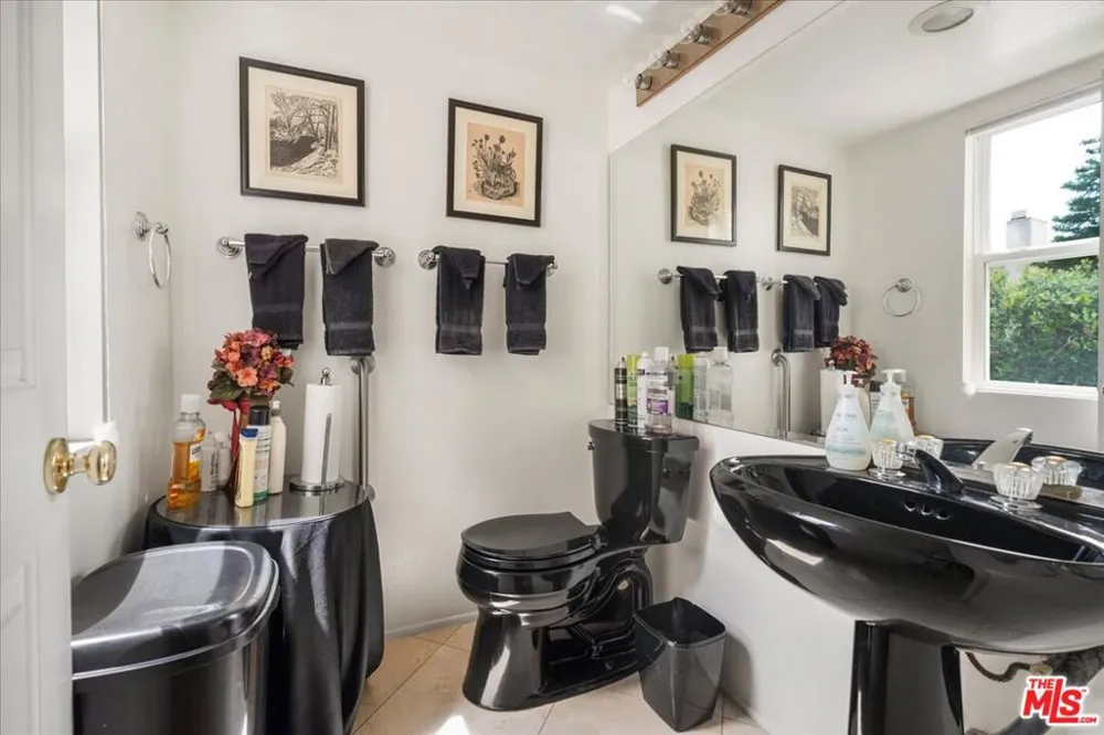 7307 Hannum Avenue Culver City, CA 90230