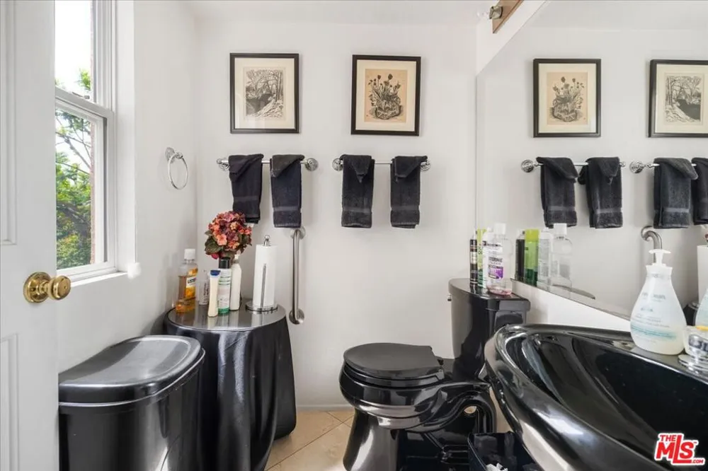 7307 Hannum Avenue Culver City, CA 90230