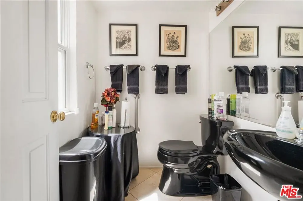 7307 Hannum Avenue Culver City, CA 90230