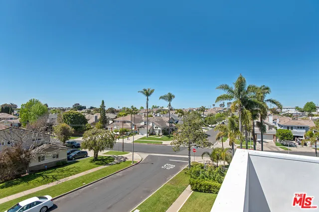 7447 W 81ST STREET Los Angeles, CA 90045