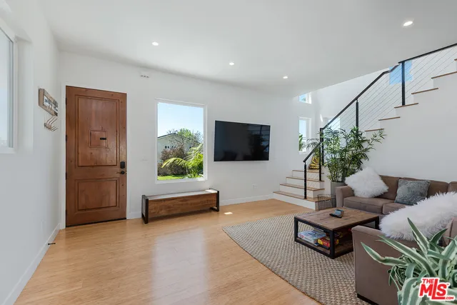 7447 W 81ST STREET Los Angeles, CA 90045