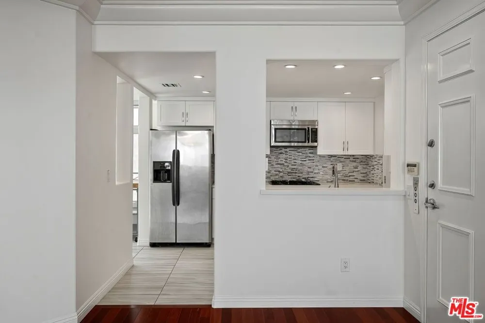 11737 Goshen Avenue #302 Los Angeles, CA 90049