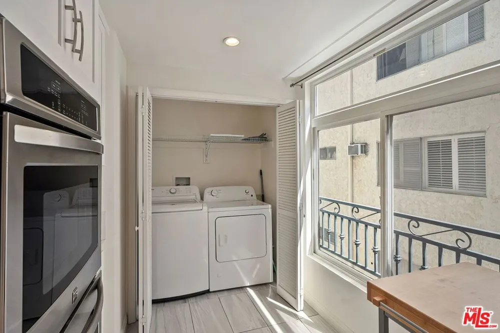 11737 Goshen Avenue #302 Los Angeles, CA 90049