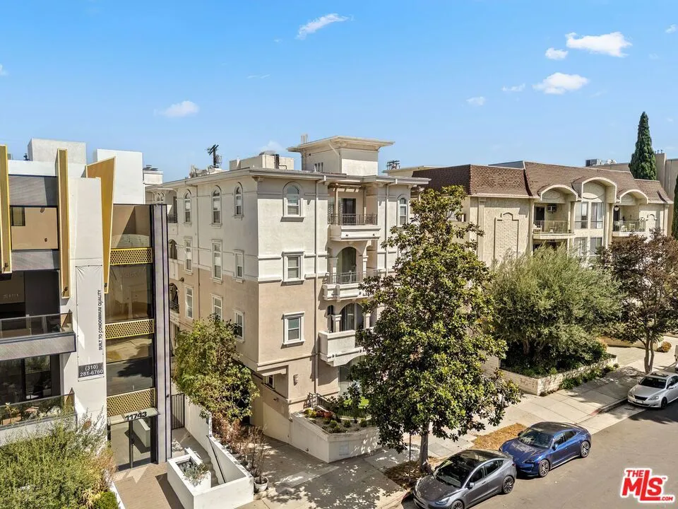 11737 Goshen Avenue #302 Los Angeles, CA 90049