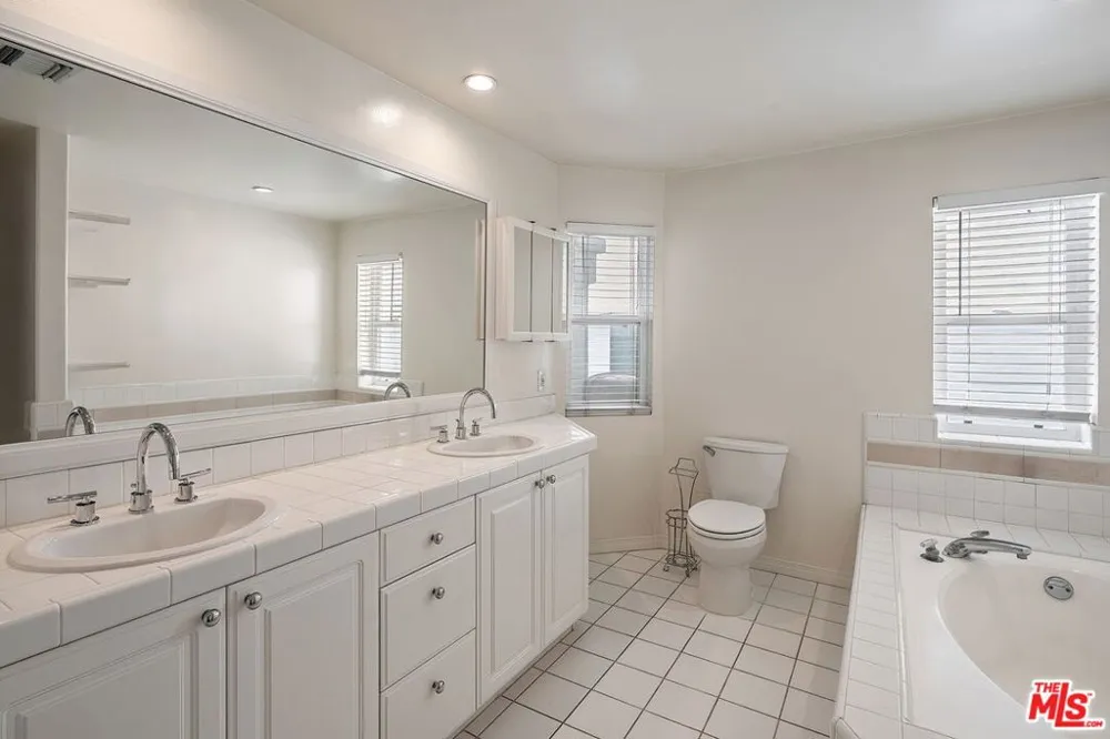 11737 Goshen Avenue #302 Los Angeles, CA 90049