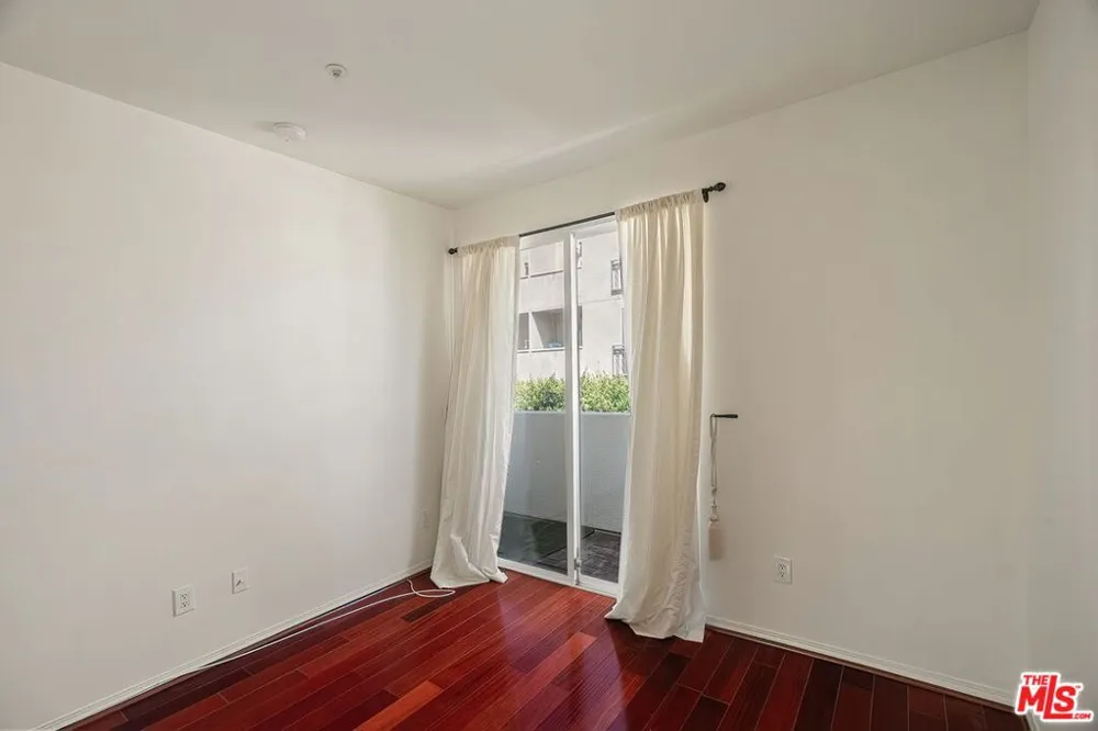 11737 Goshen Avenue #302 Los Angeles, CA 90049