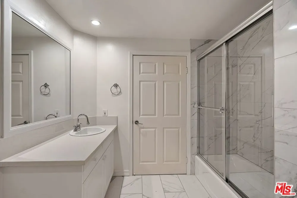 11737 Goshen Avenue #302 Los Angeles, CA 90049