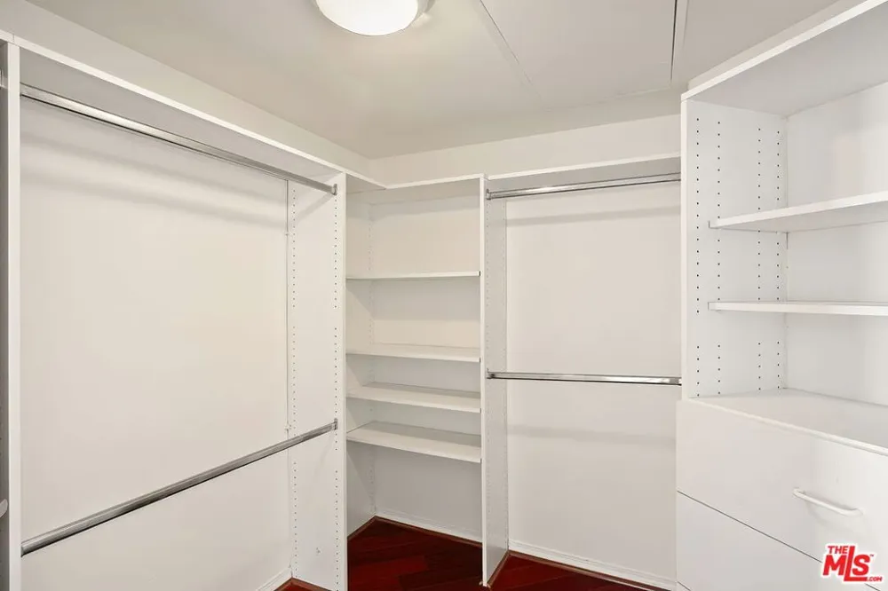 11737 Goshen Avenue #302 Los Angeles, CA 90049