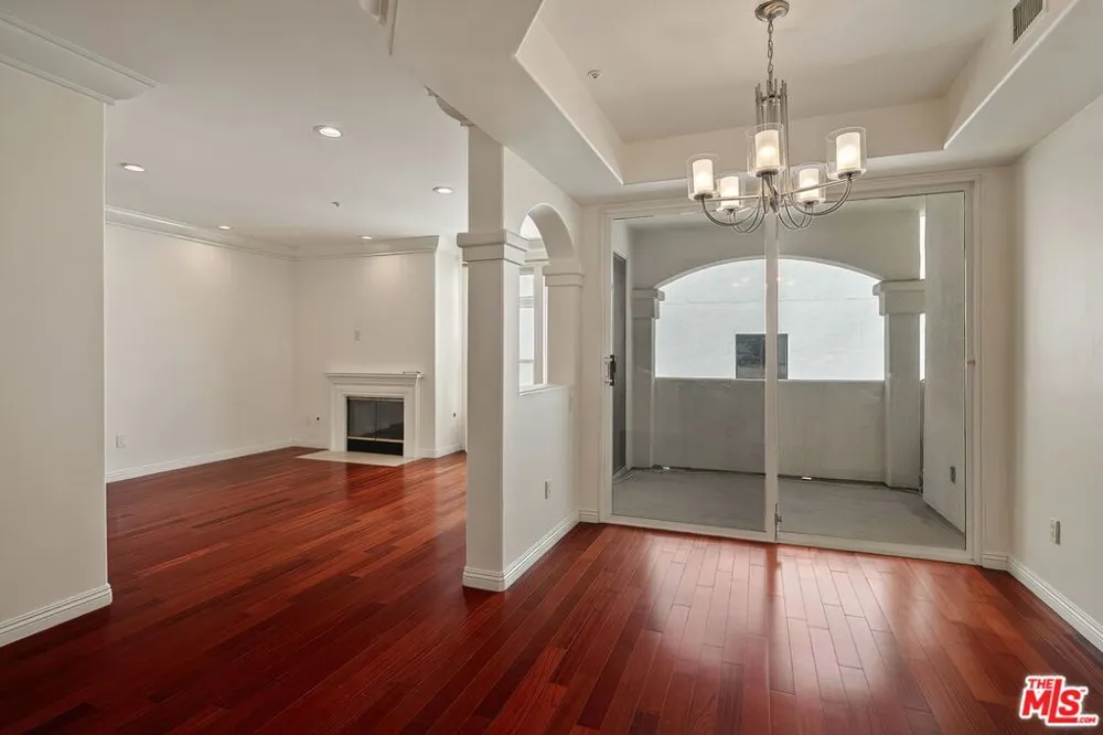 11737 Goshen Avenue #302 Los Angeles, CA 90049