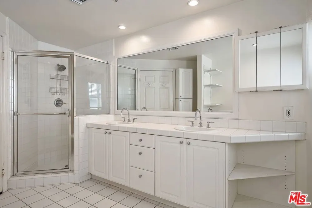 11737 Goshen Avenue #302 Los Angeles, CA 90049