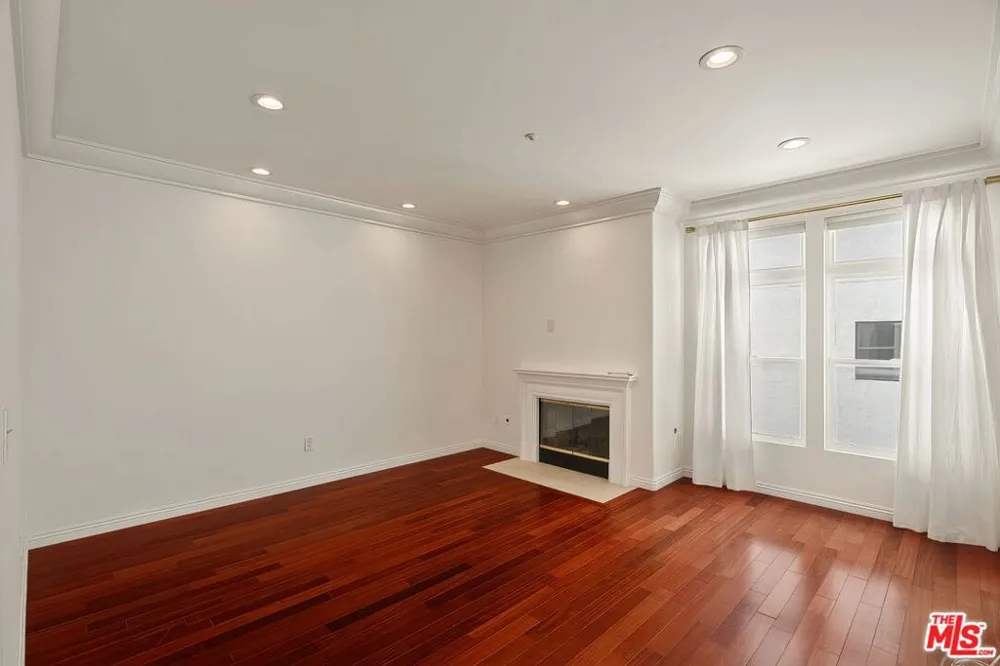 11737 Goshen Avenue #302 Los Angeles, CA 90049