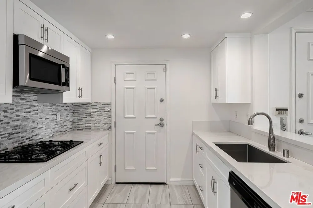 11737 Goshen Avenue #302 Los Angeles, CA 90049