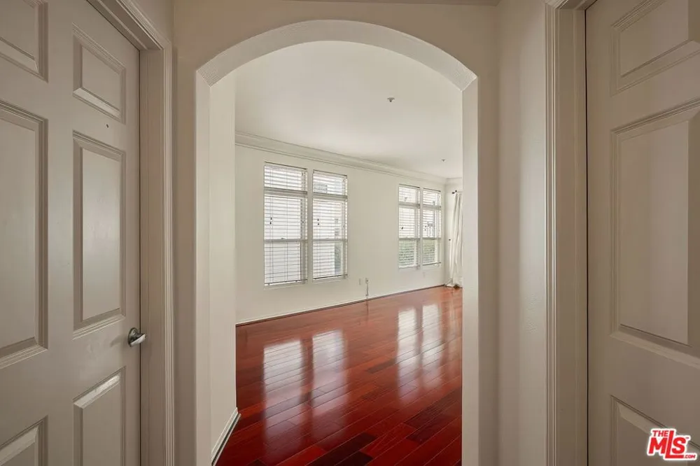 11737 Goshen Avenue #302 Los Angeles, CA 90049