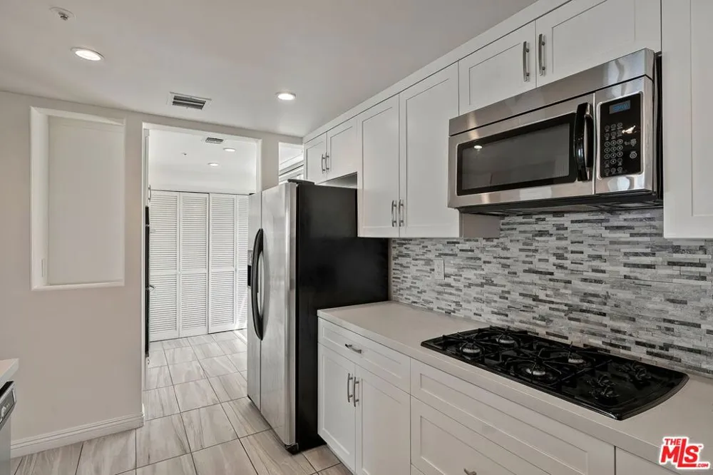 11737 Goshen Avenue #302 Los Angeles, CA 90049
