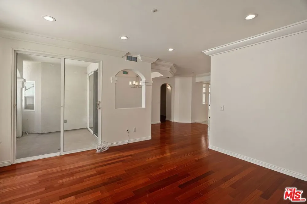 11737 Goshen Avenue #302 Los Angeles, CA 90049