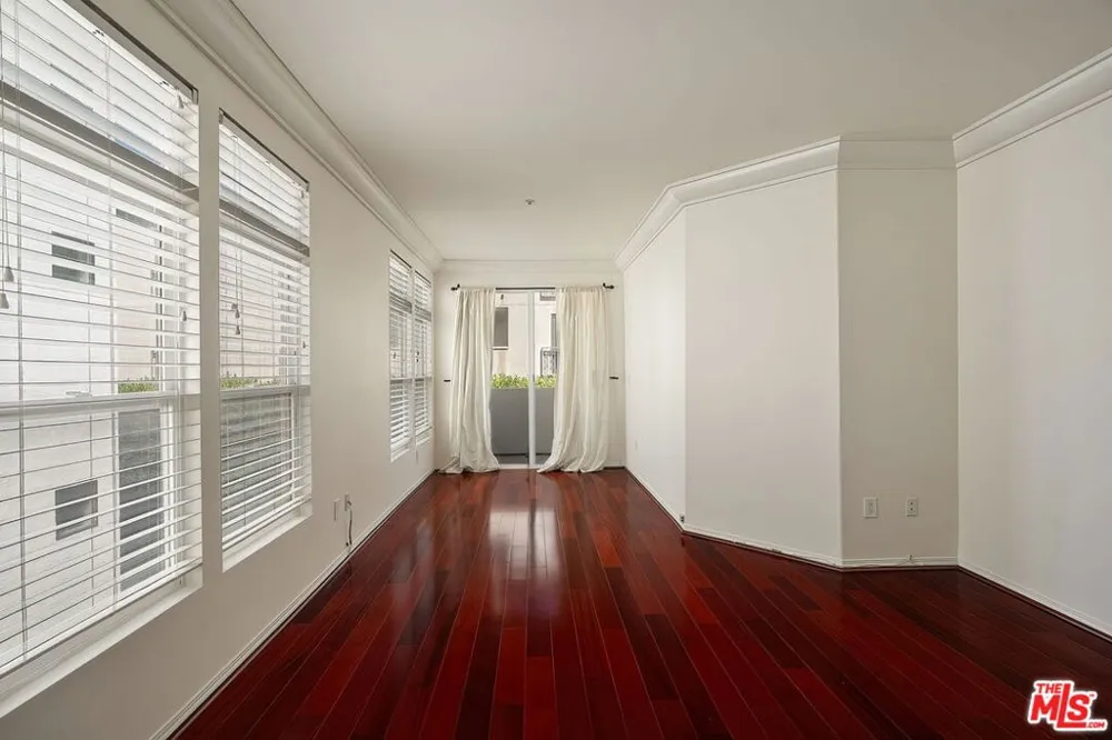 11737 Goshen Avenue #302 Los Angeles, CA 90049