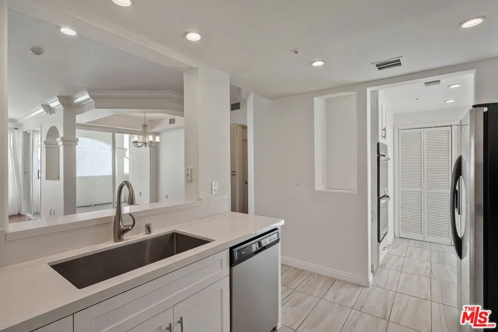 11737 Goshen Avenue #302 Los Angeles, CA 90049