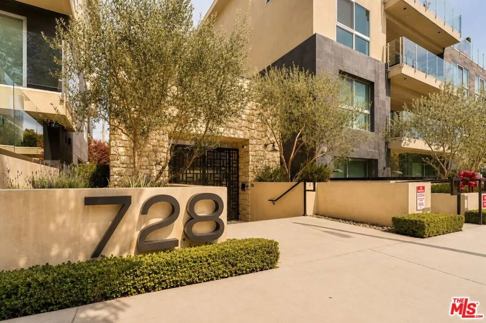 728 Sweetzer Avenue #112 West Hollywood, CA 90069