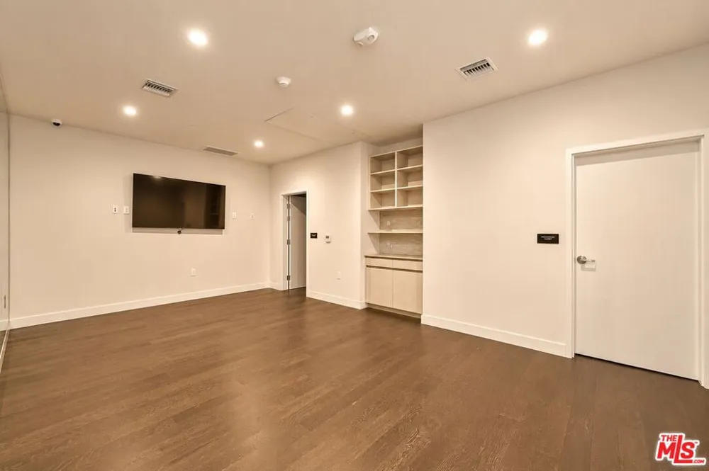 728 Sweetzer Avenue #112 West Hollywood, CA 90069