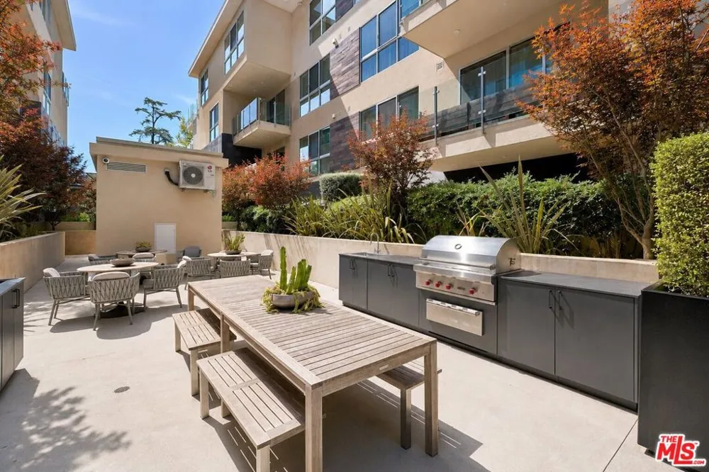 728 Sweetzer Avenue #112 West Hollywood, CA 90069