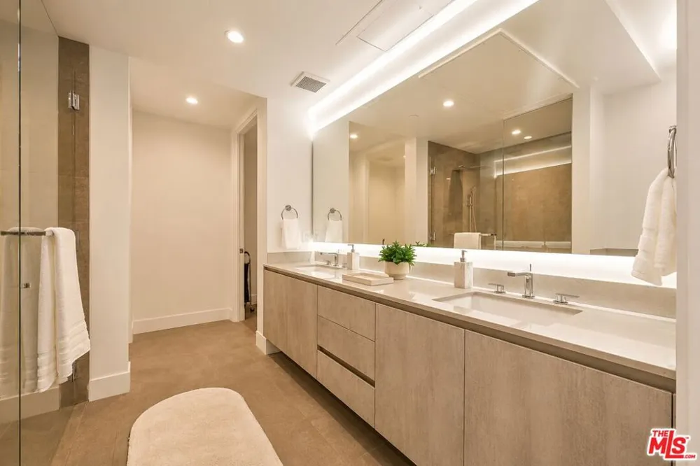 728 Sweetzer Avenue #112 West Hollywood, CA 90069