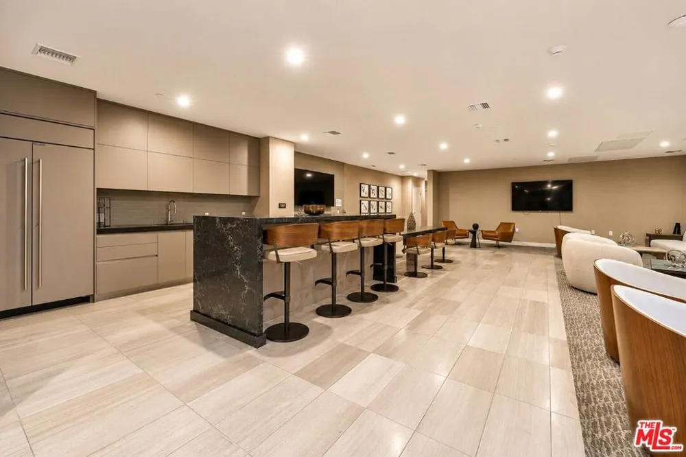 728 Sweetzer Avenue #112 West Hollywood, CA 90069