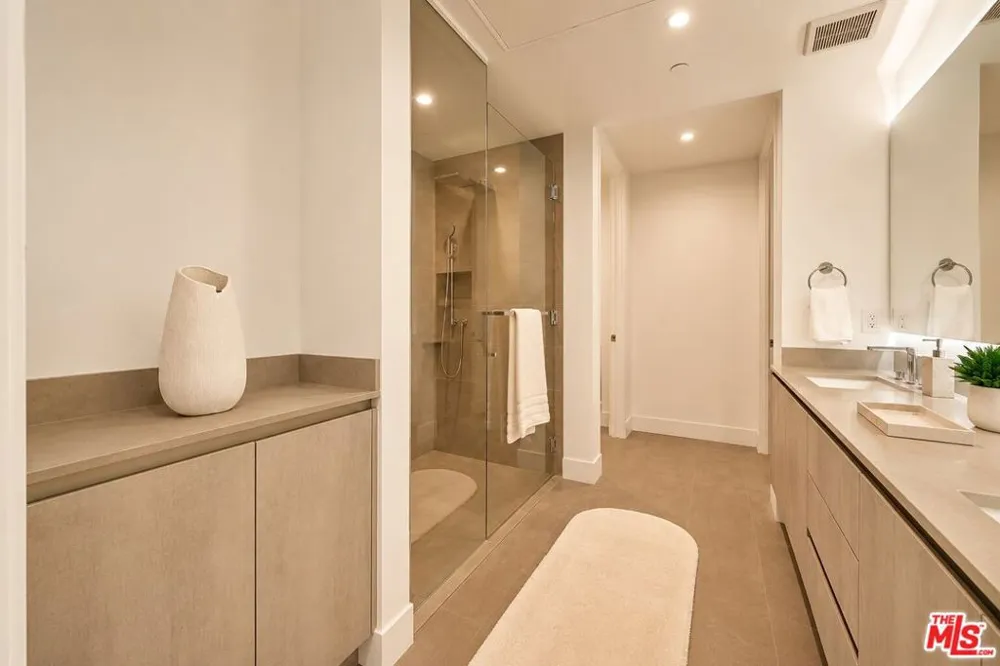 728 Sweetzer Avenue #112 West Hollywood, CA 90069