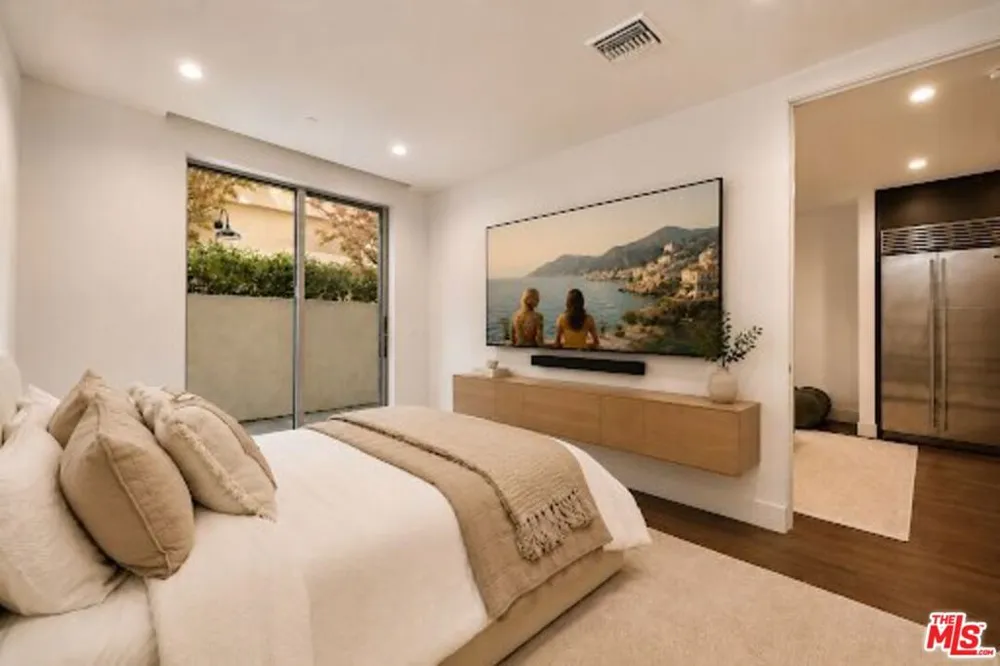 728 Sweetzer Avenue #112 West Hollywood, CA 90069
