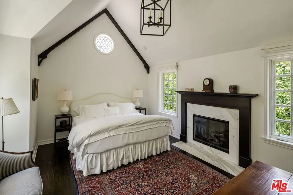 12824 Evanston Street Los Angeles, CA 90049